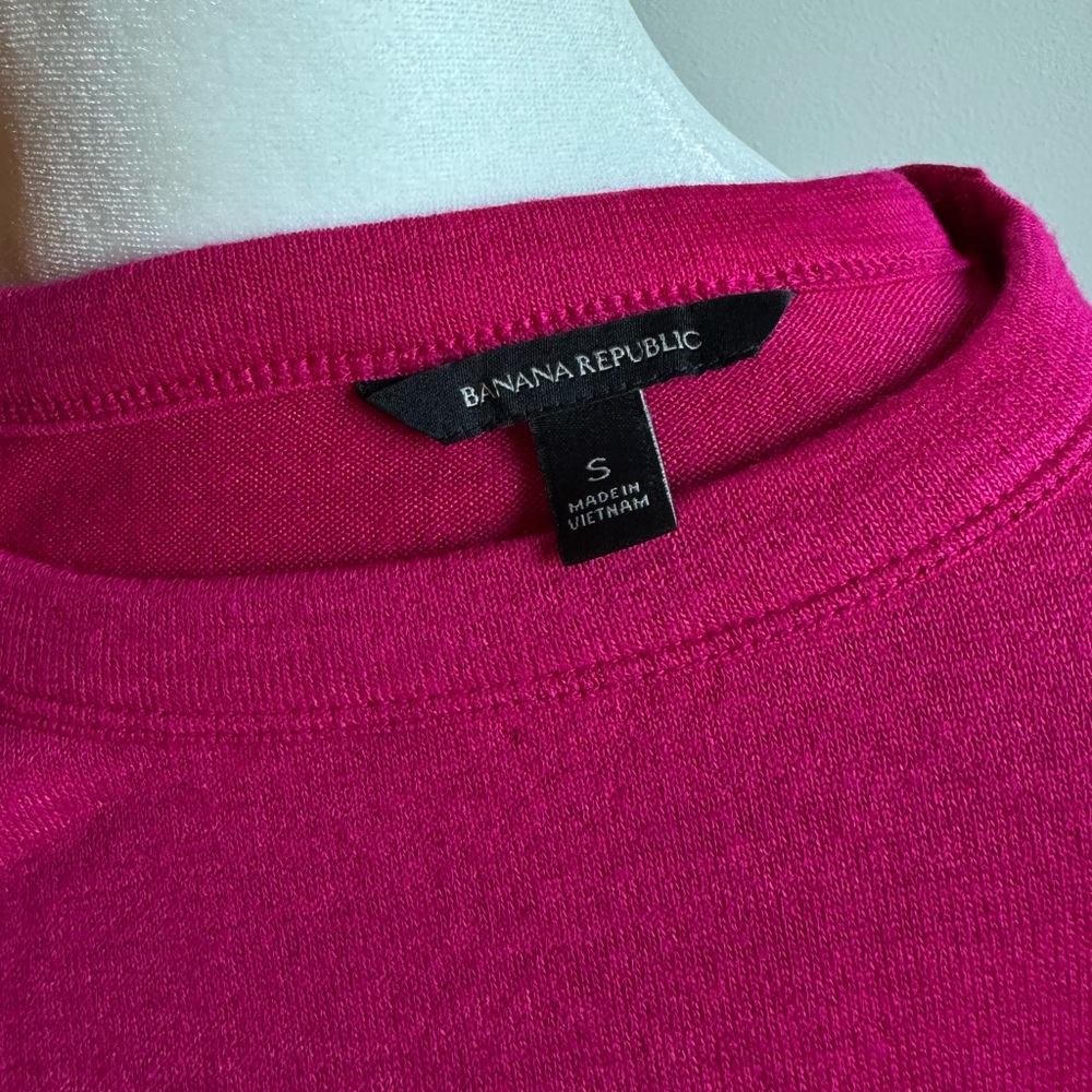 Banana Republic Women’s Crewneck Lightweight Sweater Top Size Small Fuchsia - Picture 4 of 6